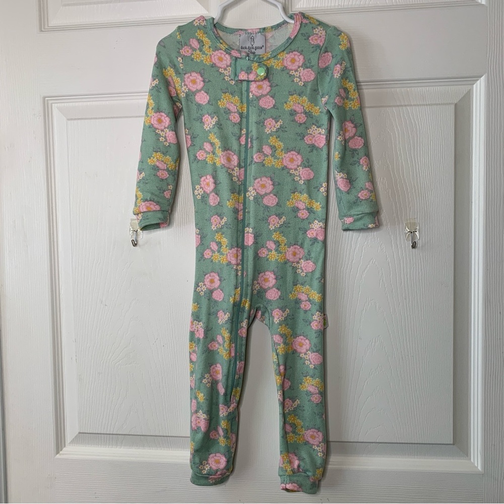 Duck Duck Goose 2T Light Green Floral Sleep One Piece Zip-Up Spring Bloom Onesie